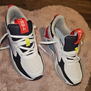 Kids puma sneakers